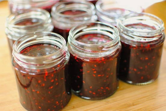 Red currant jam in a slow cooker