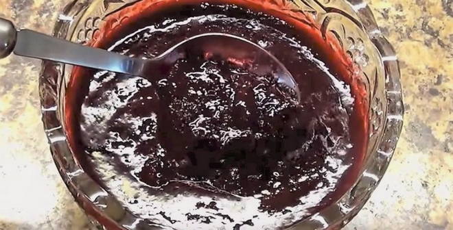 Blackcurrant jelly without cooking
