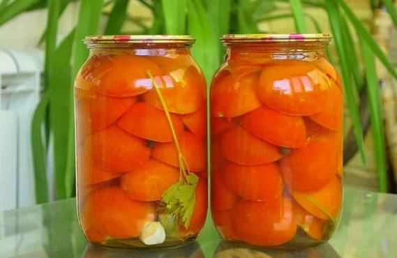 Canned tomatoes in halves