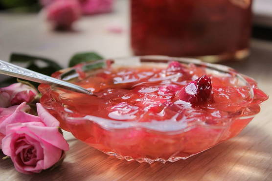 Rose jam with pectin