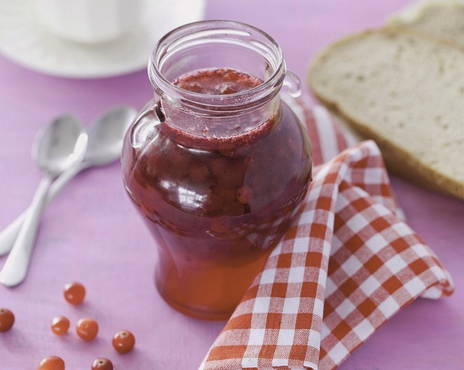 Dogwood jam in a slow cooker