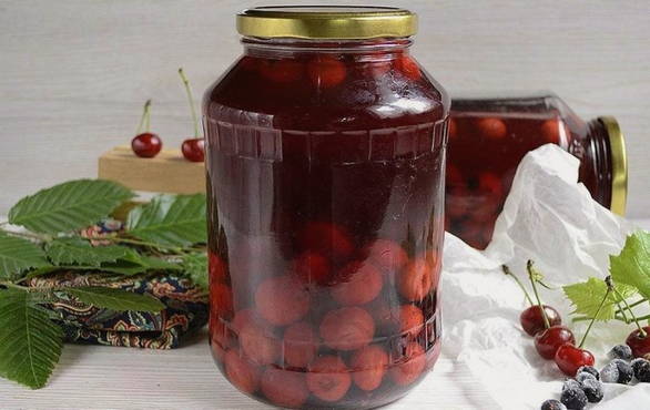 Cherry compote with mint for the winter