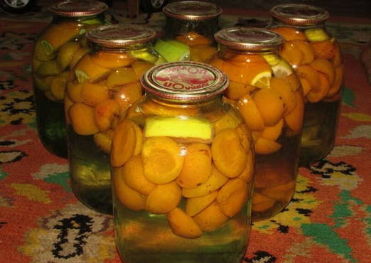 Apricot fanta compote for the winter