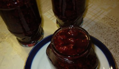 Raspberry jam in a slow cooker