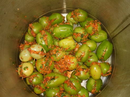 Pickled green tomatoes with garlic and carrots
