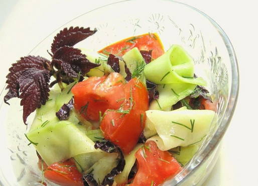 Raw zucchini salad