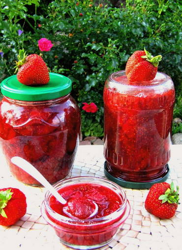 Strawberry jam with gelling sugar