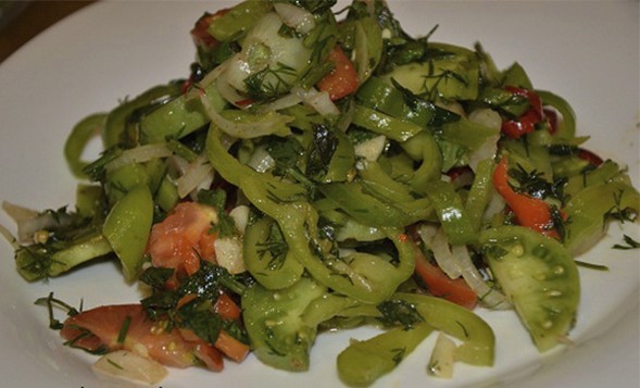 Georgian green tomato salad