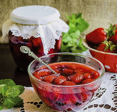 Strawberry jam in syrup