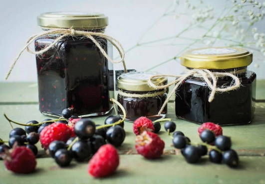 Raspberry and currant jam for the winter