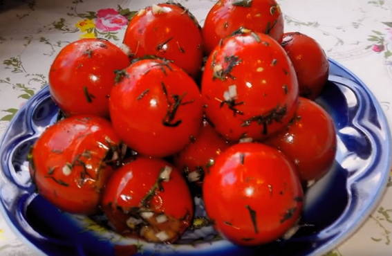 مخلل الطماطم في كيس