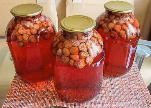 Aardbeiencompote zonder sterilisatie voor 1 liter pot voor de winter