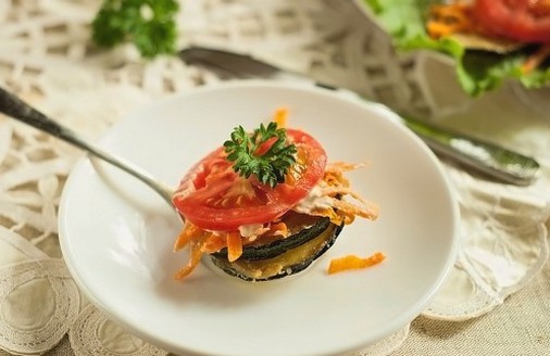 Roasted zucchini and tomato salad in layers