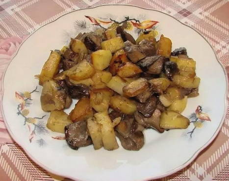 Fried boletus with potatoes