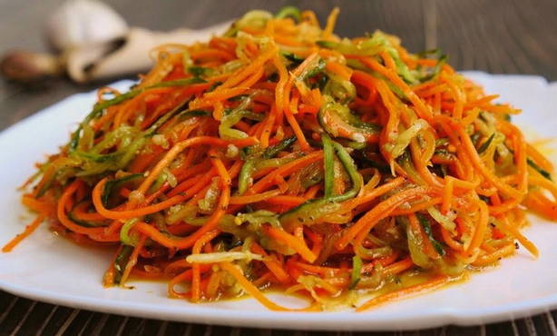 Zucchini and carrot salad
