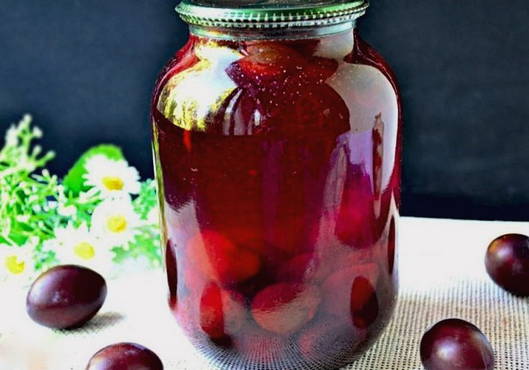 Plum compote without sterilization with citric acid