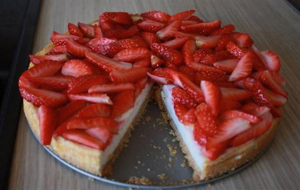 Cheesecake with ricotta and strawberries