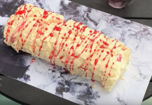 Meringue roll with curd cheese