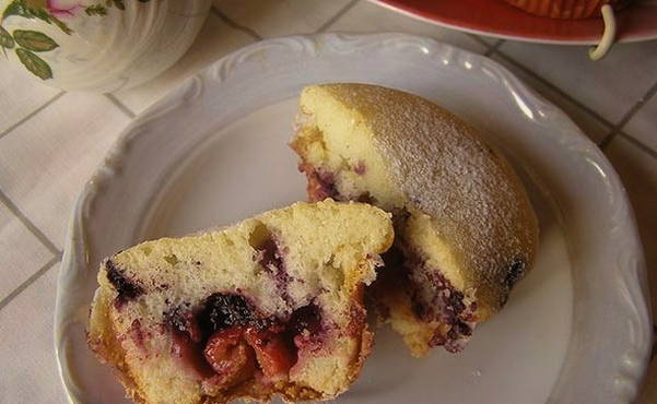 Kefir muffins with berries