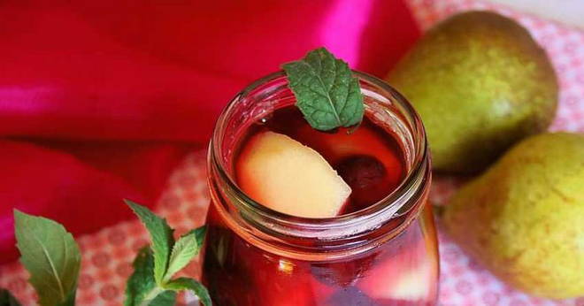 Pear and cherry compote for the winter