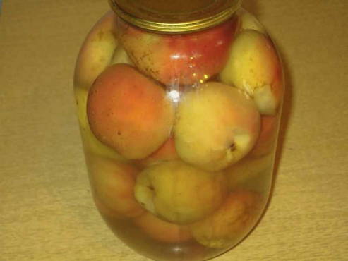Apple compote in a 3-liter jar for the winter