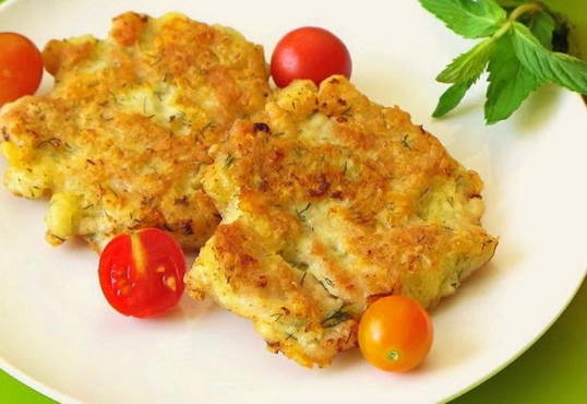 Chopped turkey cutlets with cheese