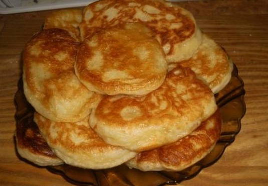 Yeast pancakes on water without eggs