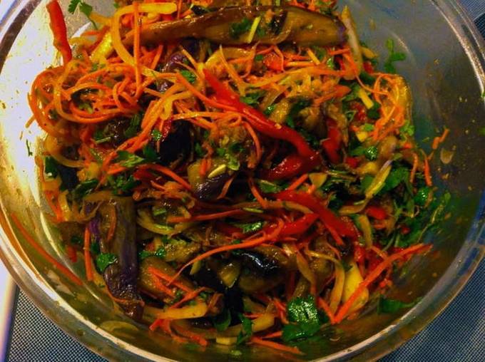 Funchoza with eggplant and bell pepper