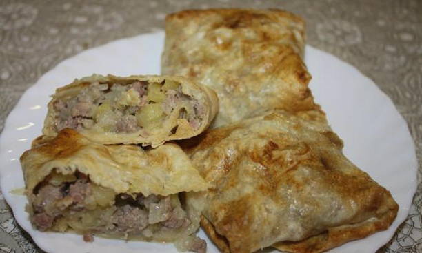 Lavash envelopes with minced meat in the oven