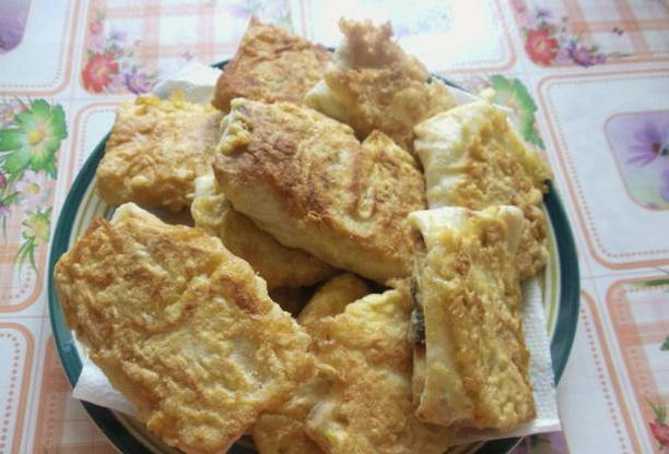 Lavash pies with cabbage in a pan