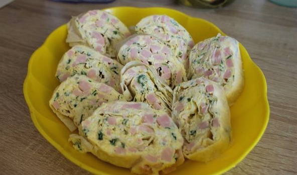 Lavash roll with ham and cheese
