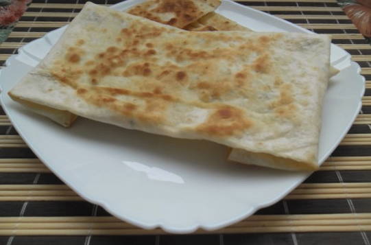 Lavash arménien avec du fromage cottage et du fromage