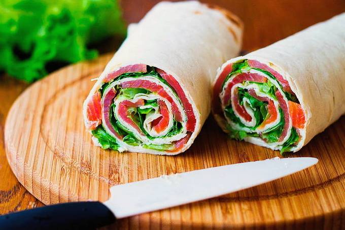 Lavash roll with salmon and curd cheese