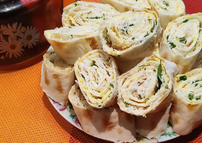 Lavash roll with egg, cheese and garlic