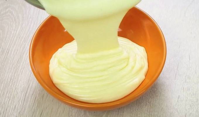 Custardroom voor Napoleon met boter en gecondenseerde melk