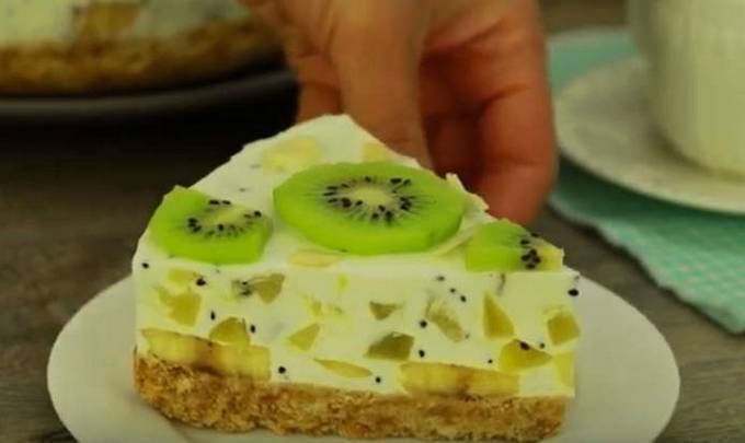 Cookie cake with cottage cheese, fruit and gelatin without baking