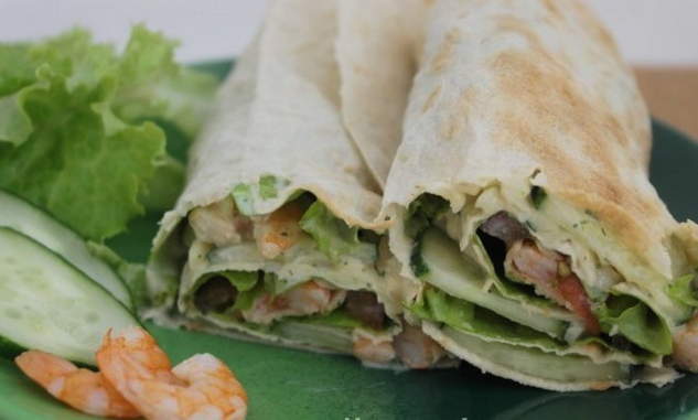 Lavash roll with shrimps