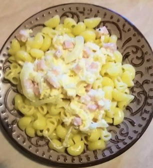 Carbonara with ham, milk and cheese