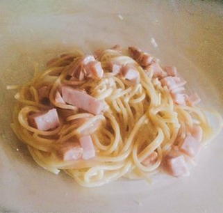 Pasta carbonara with ham without cream