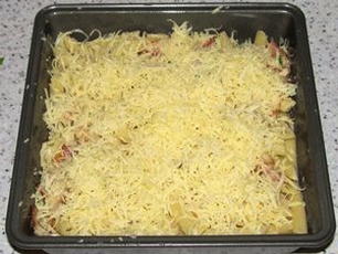 Carbonara with bacon, cream and egg