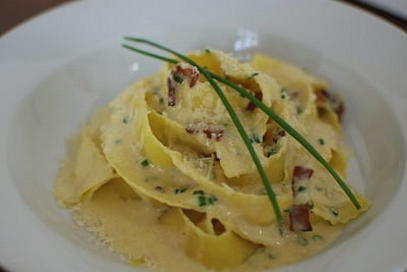 Carbonara pasta with bacon and sour cream