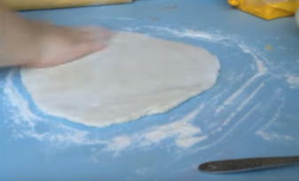 Sour cream dough without yeast for pizza in the oven
