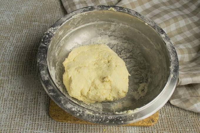 Dough with mayonnaise without yeast for pizza in a pan