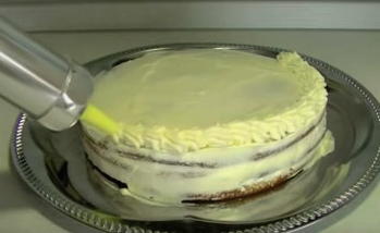 Thick sour cream for cake decorating