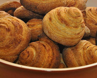 Puff pastry cinnamon snails