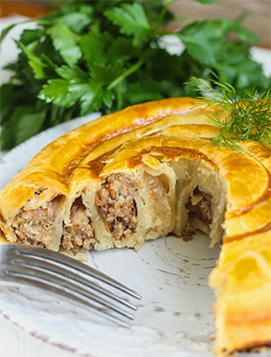 Puff pastry snail with minced meat