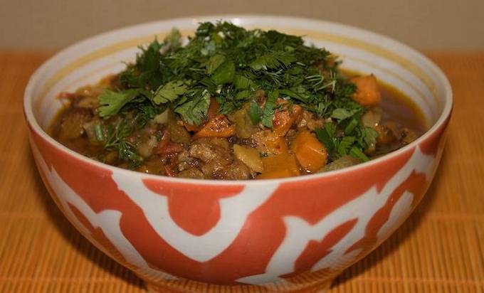 Lamb lagman in a cauldron