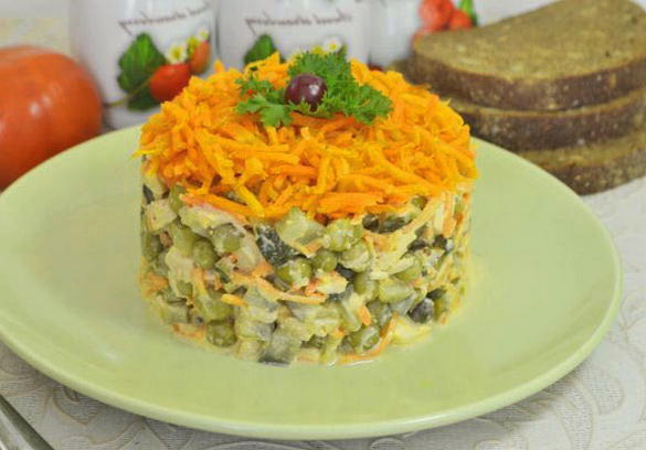 Obzhorka salad with chicken breast