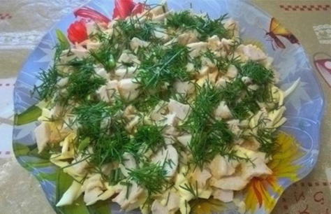 Smoked chicken salad with cheese and garlic