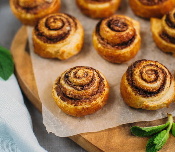 Puff yeast dough snails